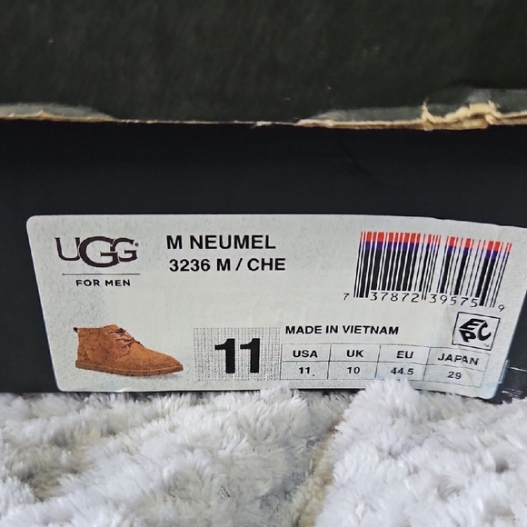 UGG Men's Brown Chukka Boots - Picture 9 of 9